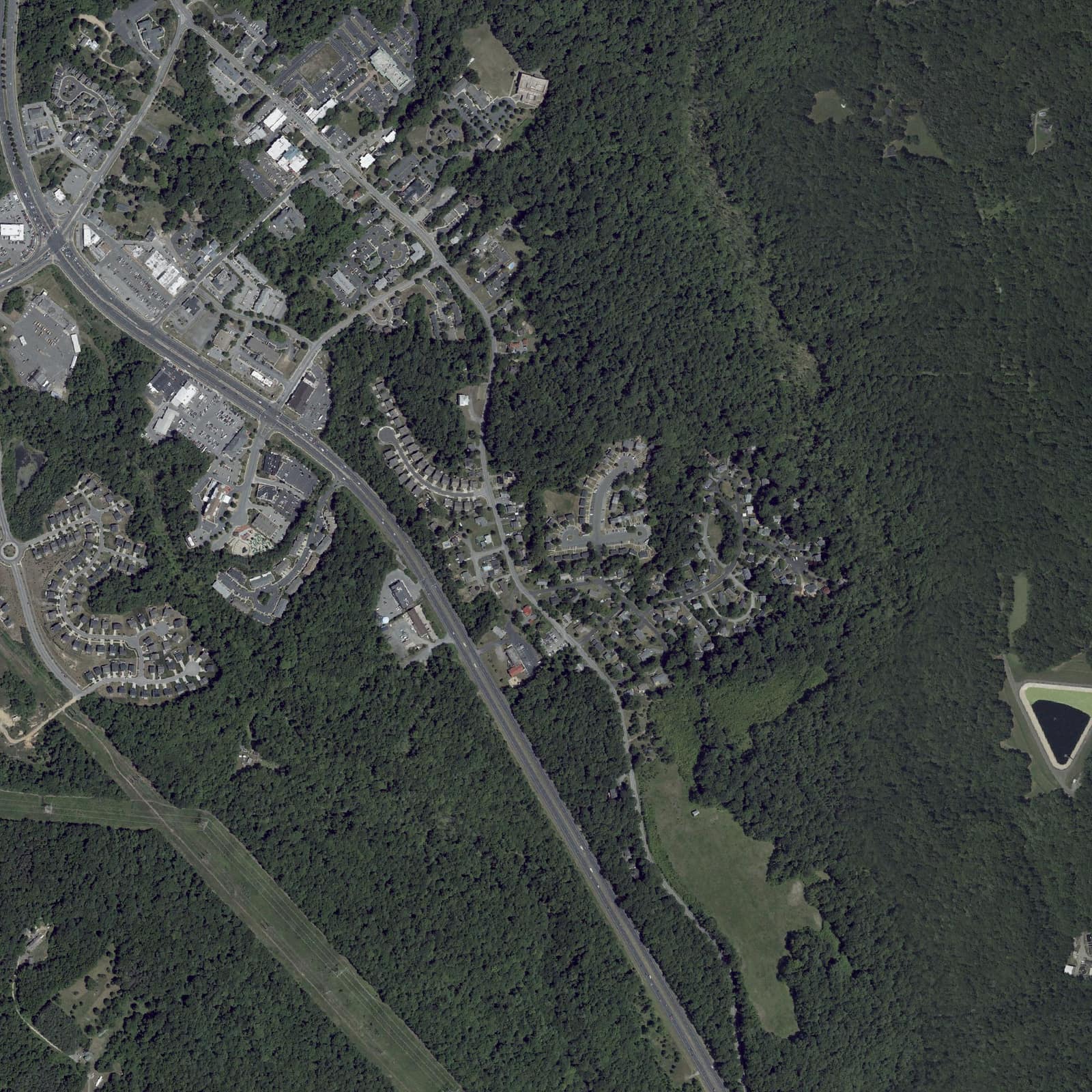 Aerial view of the neighborhood around Calvertowne Townhouses